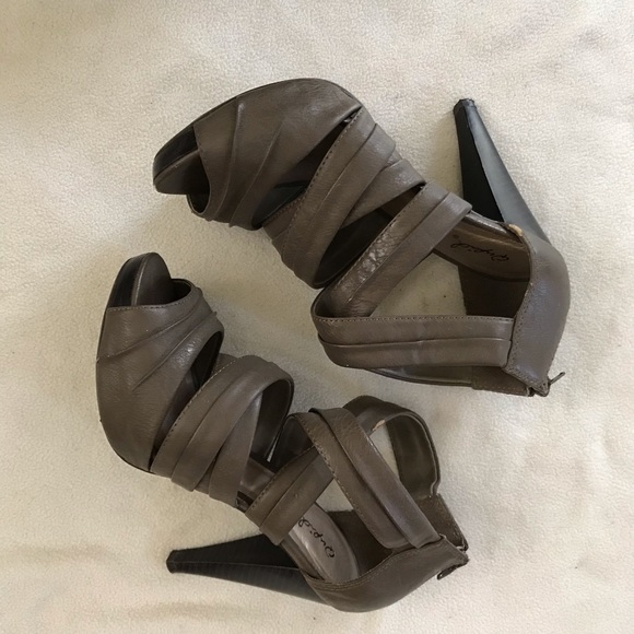 Qupid gray/tan strappy open peep toe heels sz 6.5 - Picture 4 of 6